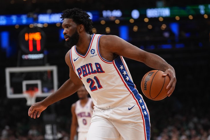 Joel Embiid volvió a alardear de su fuerza